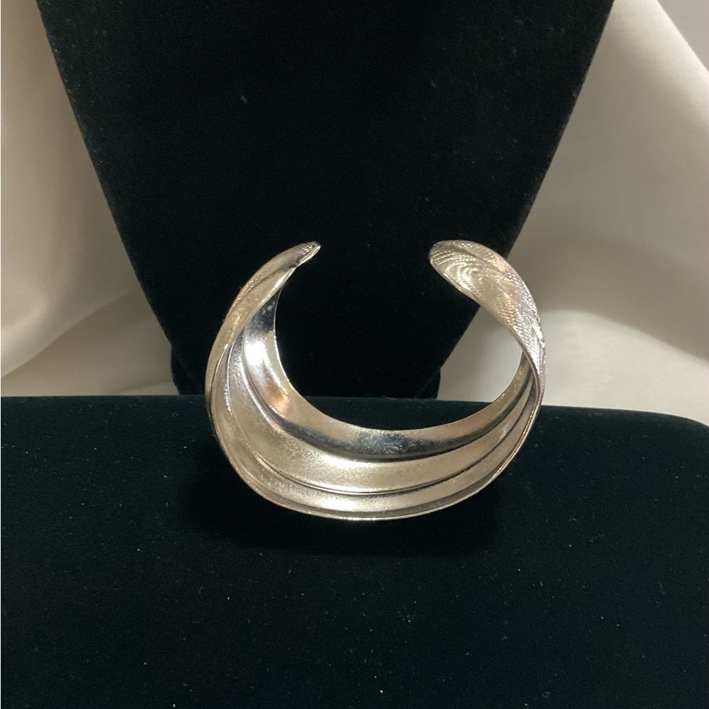 Avon Breathless Collection Swirl Cuff Bracelet (1987) - Picture 3 of 4